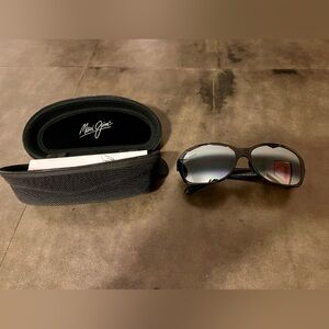 Maui Jim Koki Beach polorized Sunglasses in Black and Grey Tortoise.